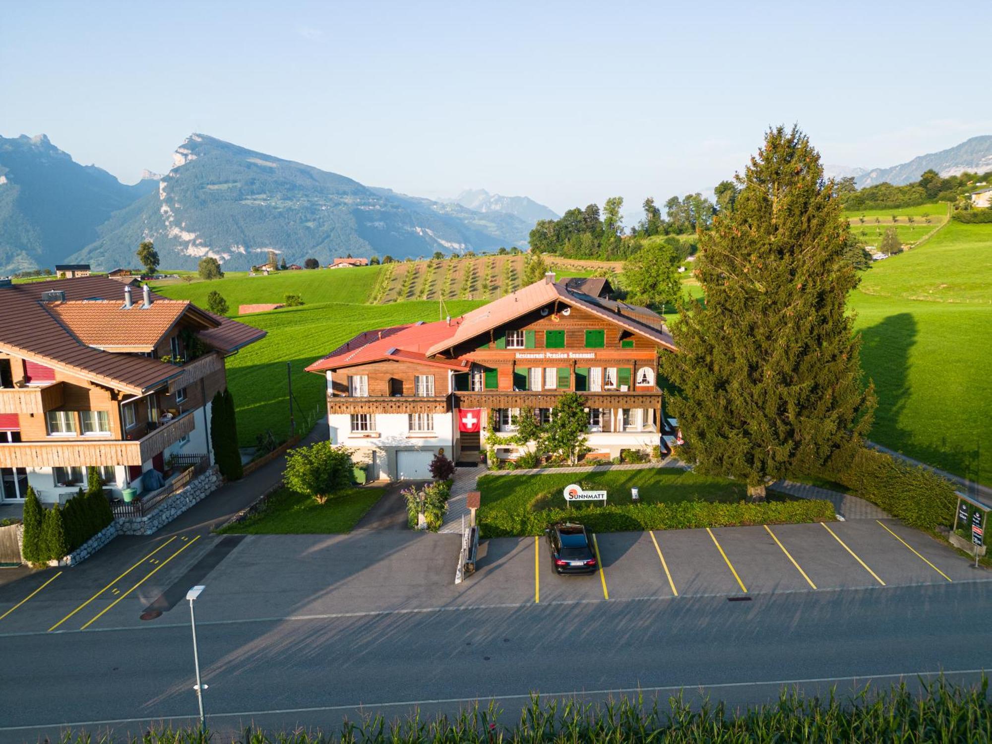 Hotel Restaurant Sunnmatt Aeschi Bei Spiez Exteriör bild