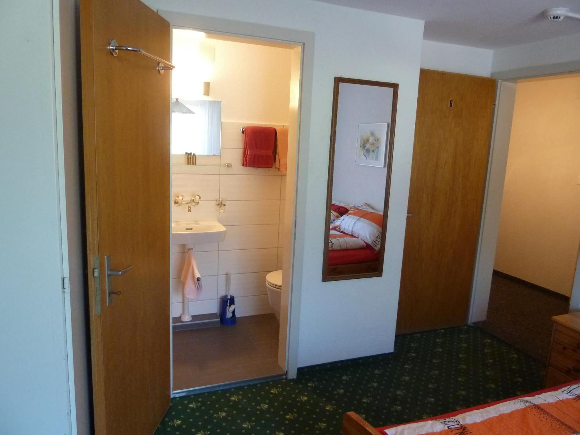 Hotel Restaurant Sunnmatt Aeschi Bei Spiez Exteriör bild