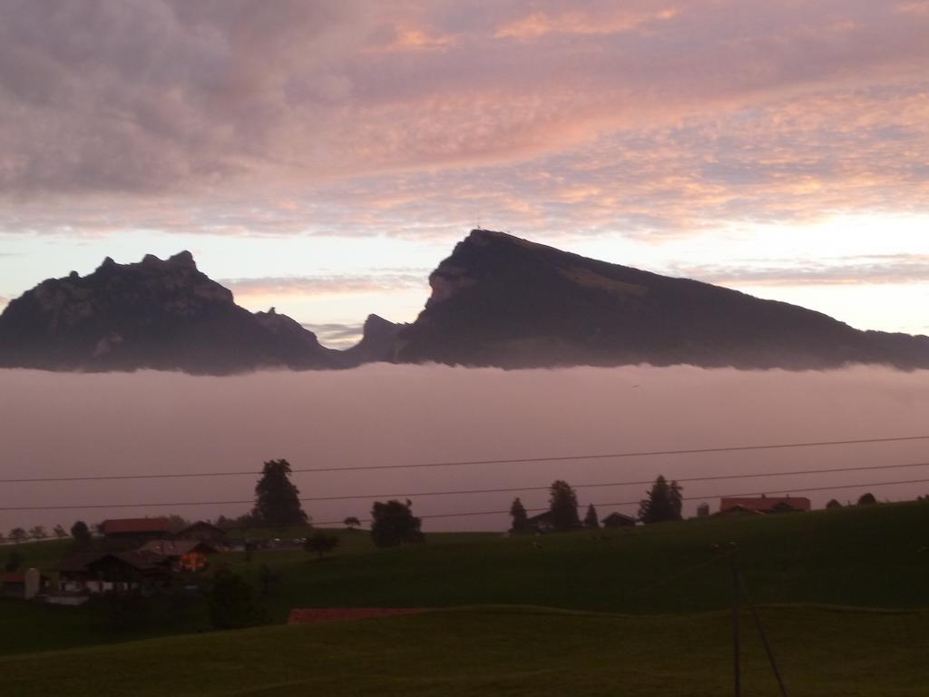 Hotel Restaurant Sunnmatt Aeschi Bei Spiez Exteriör bild