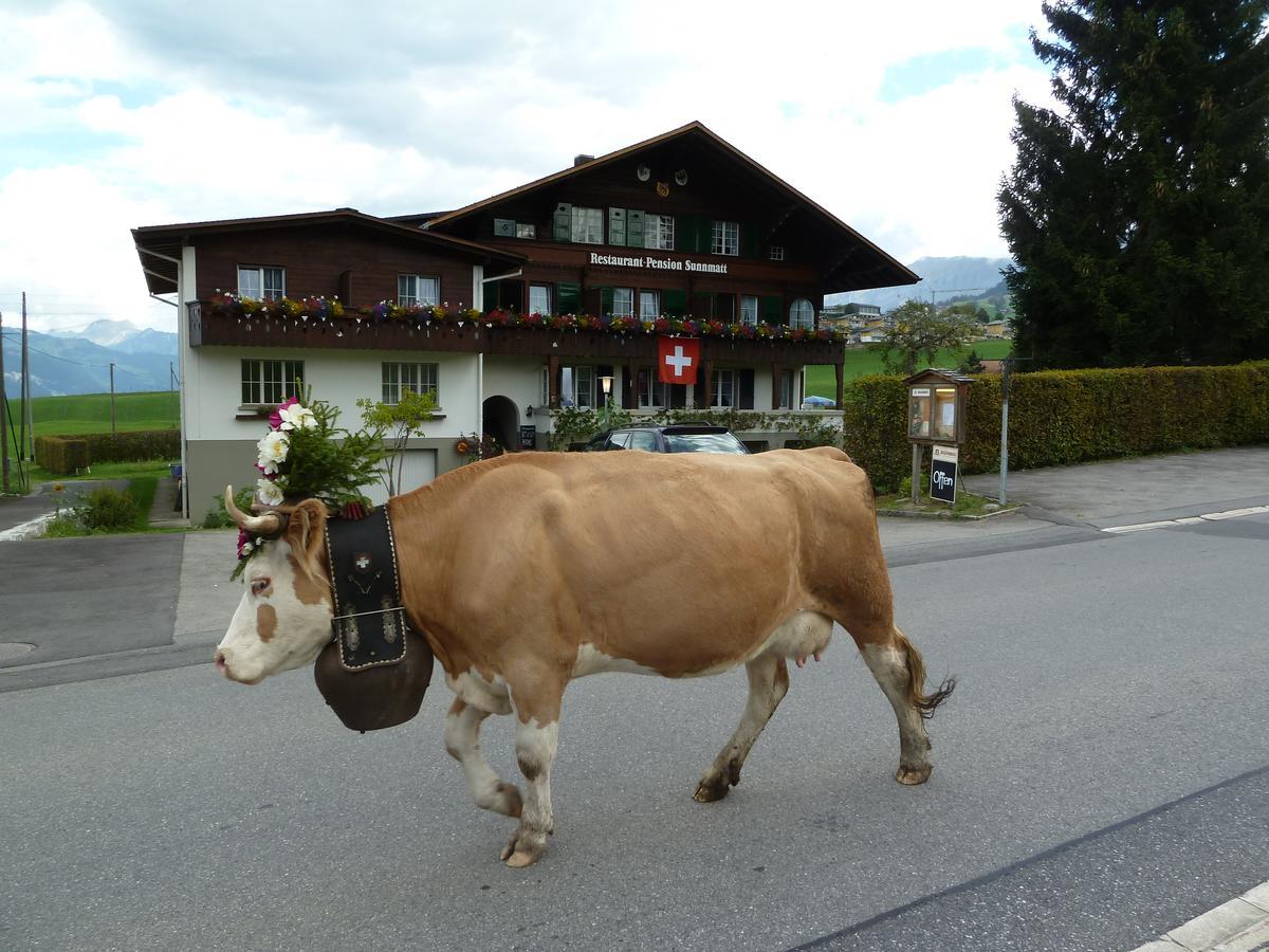 Hotel Restaurant Sunnmatt Aeschi Bei Spiez Exteriör bild